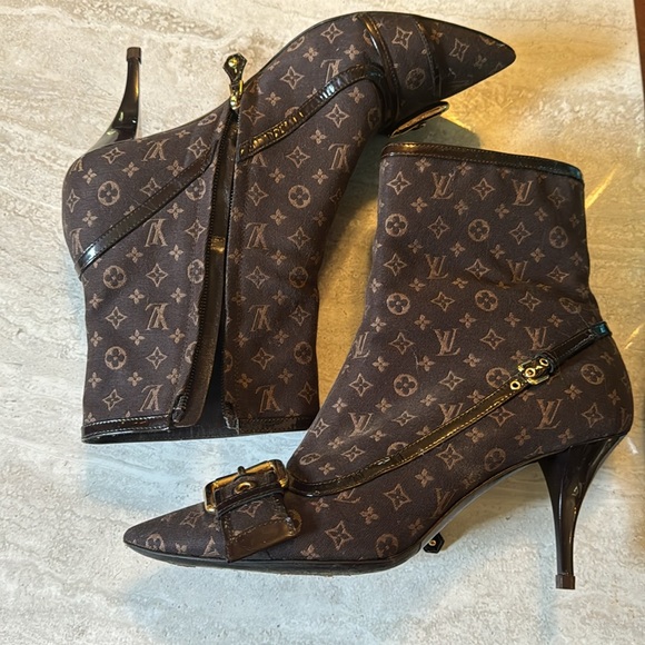 Authentic Louis Vuitton Monogram Ankle Boots w Buckles - Picture 3 of 6